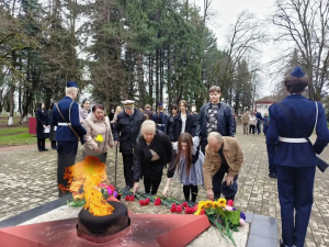 Торжественное возложение цветов