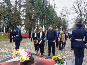 Торжественное возложение цветов