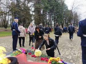 Торжественное возложение цветов